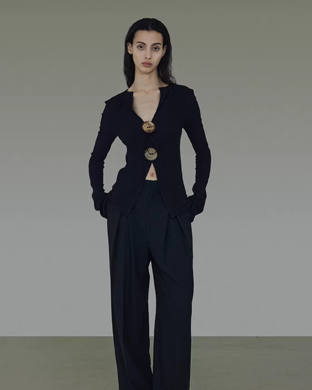 V-Neck Slim Knit Top UNS0008