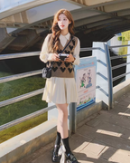 V-neck Heart Vest / Flare Mini Skirt QAZ0028