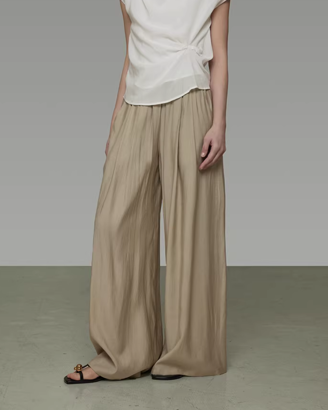 Pleated Wide-Leg Pants UNS0022