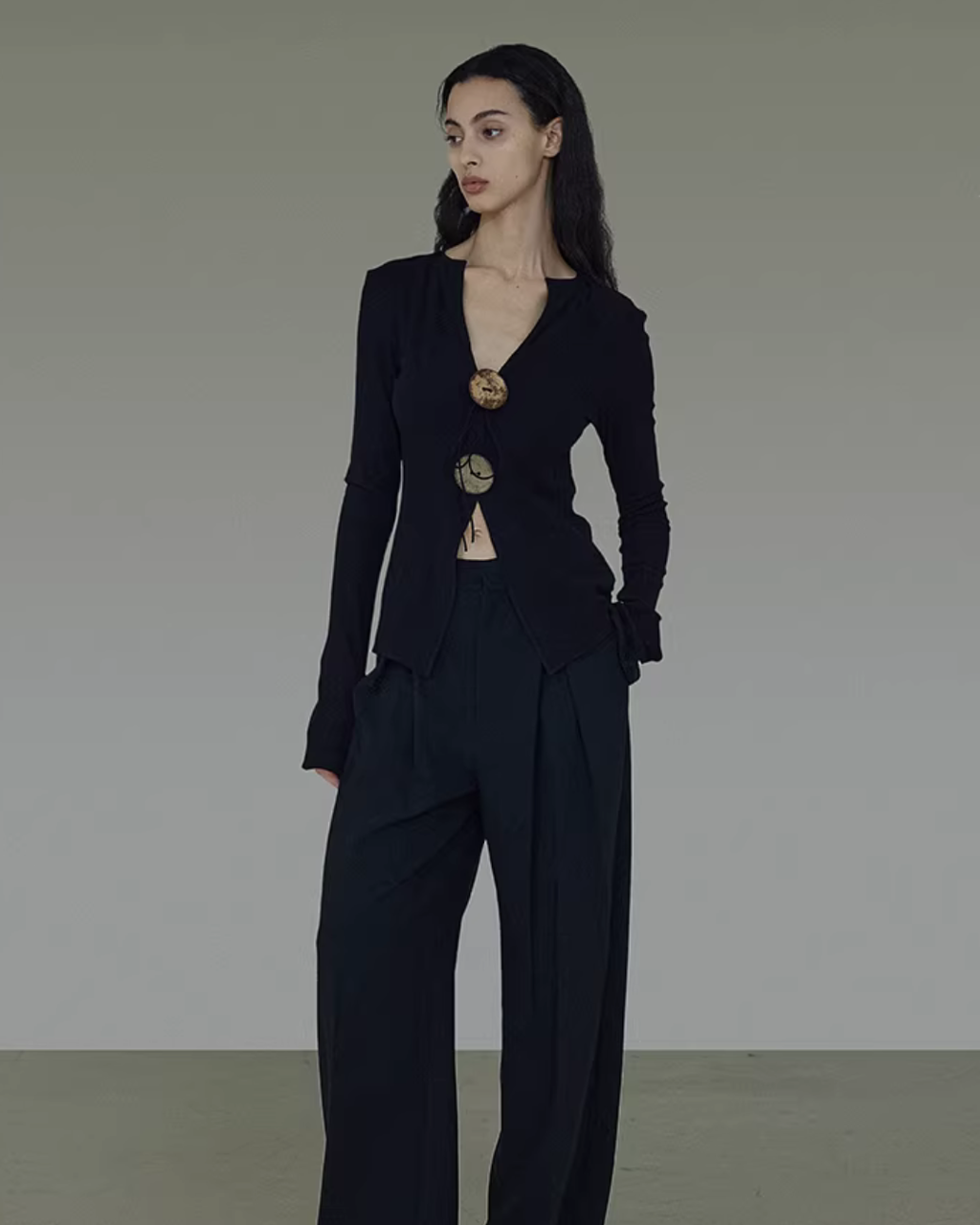 V-Neck Slim Knit Top UNS0008