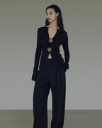 V-Neck Slim Knit Top UNS0008