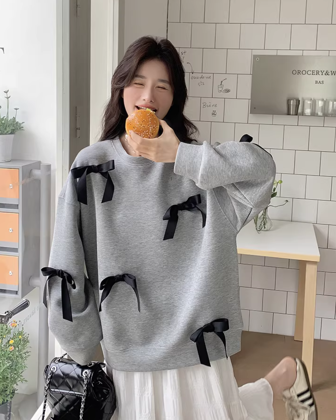 Ribbon Design Sweatshirt / White Half Skirt QAZ0037