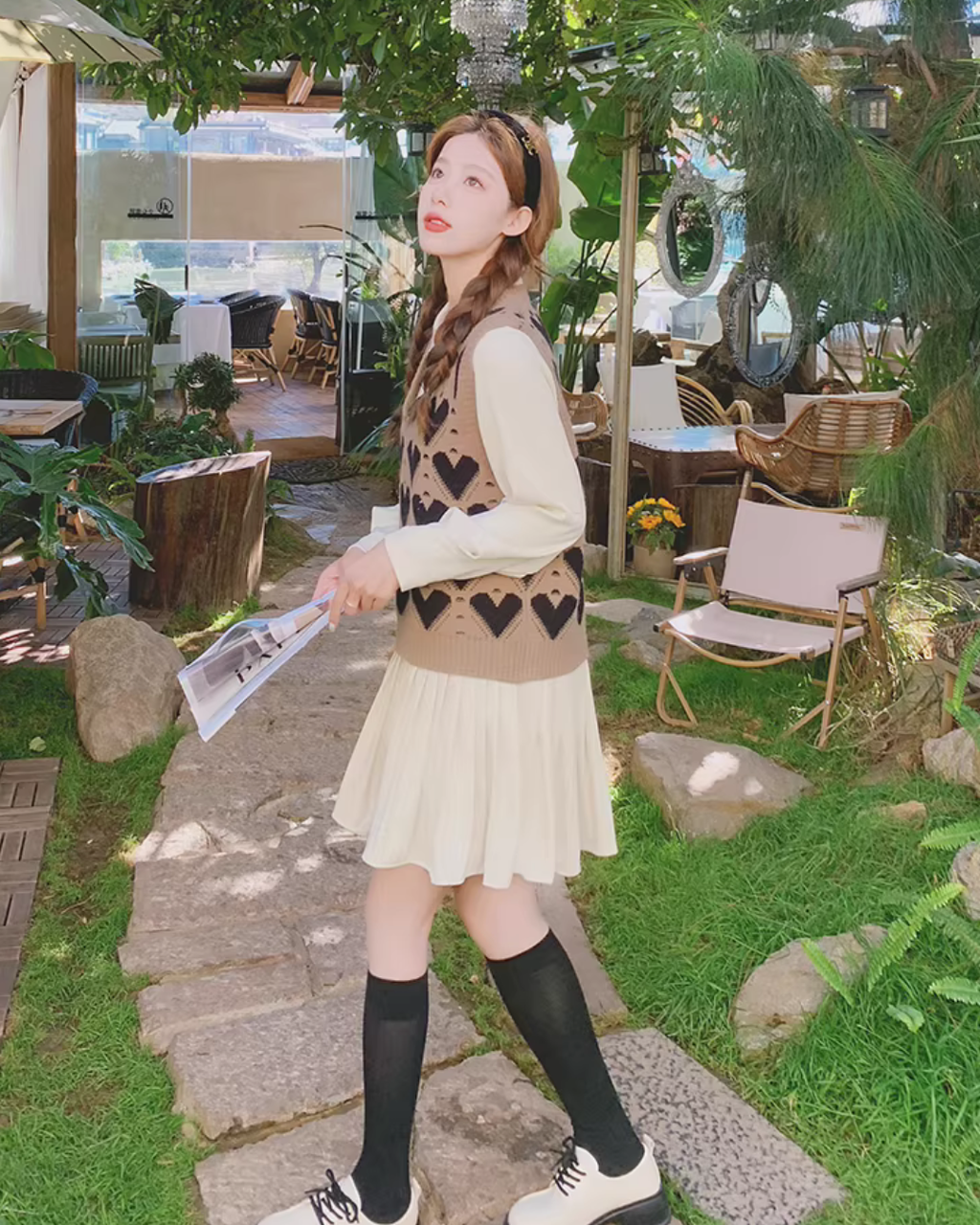 V-neck Heart Vest / Flare Mini Skirt QAZ0028