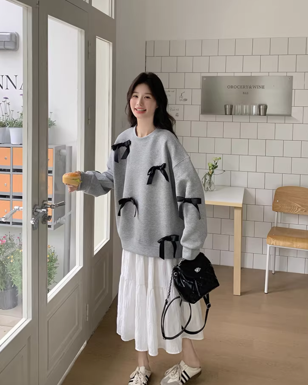 Ribbon Design Sweatshirt / White Half Skirt QAZ0037