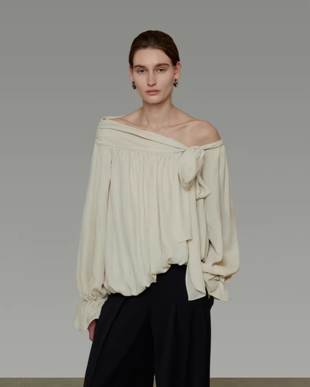 Off-Shoulder Ribbon Top UNS0045