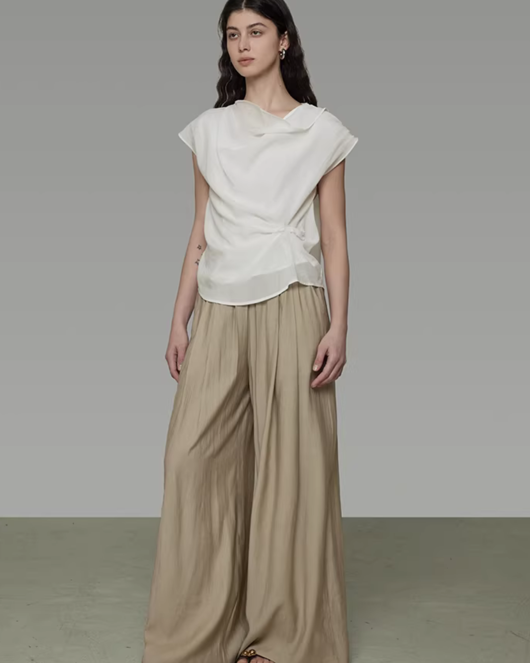 Pleated Wide-Leg Pants UNS0022