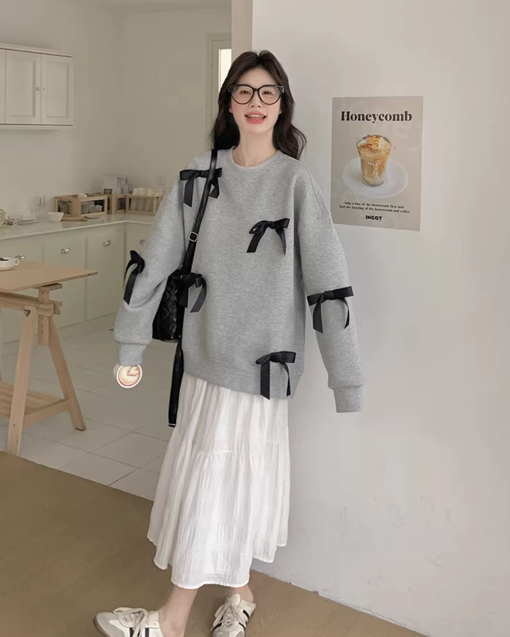 Ribbon Design Sweatshirt / White Half Skirt QAZ0037