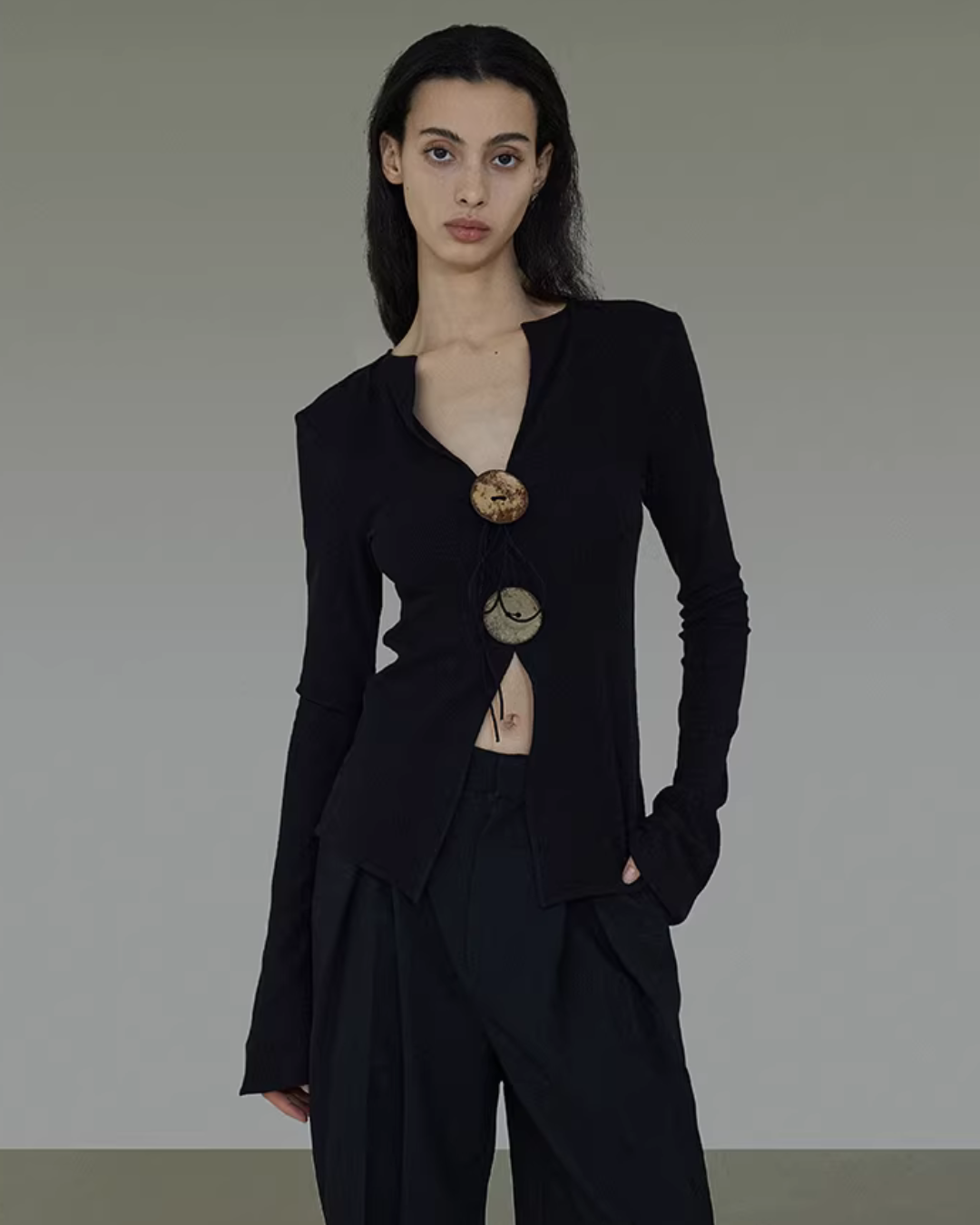 V-Neck Slim Knit Top UNS0008