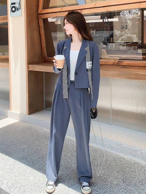 Cropped-Length Jacket / Tuck Wide Pants QAZ0067