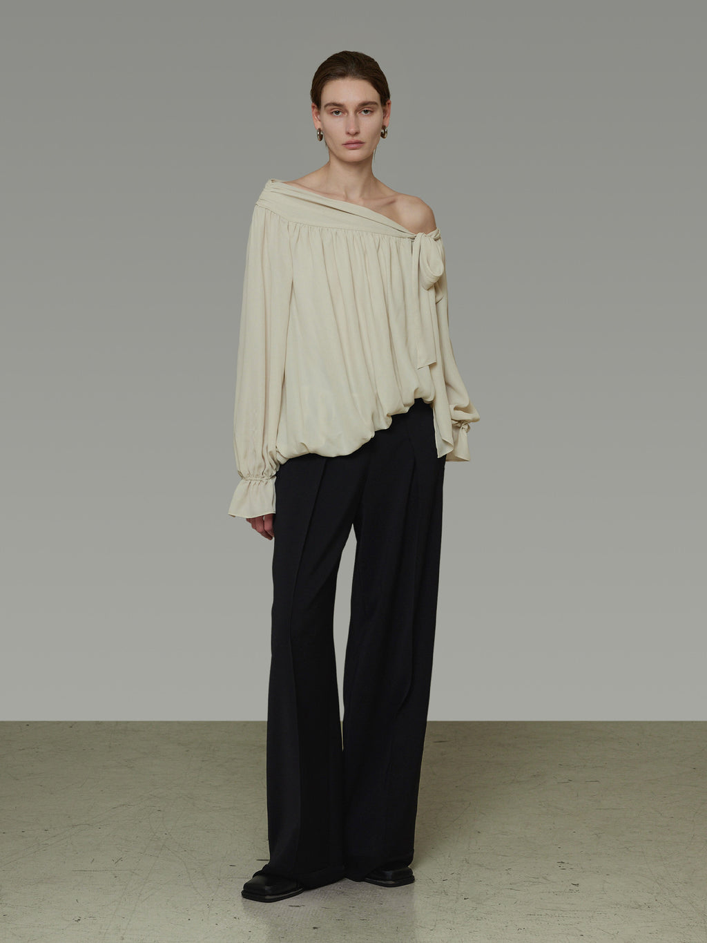 Off-Shoulder Ribbon Top UNS0045