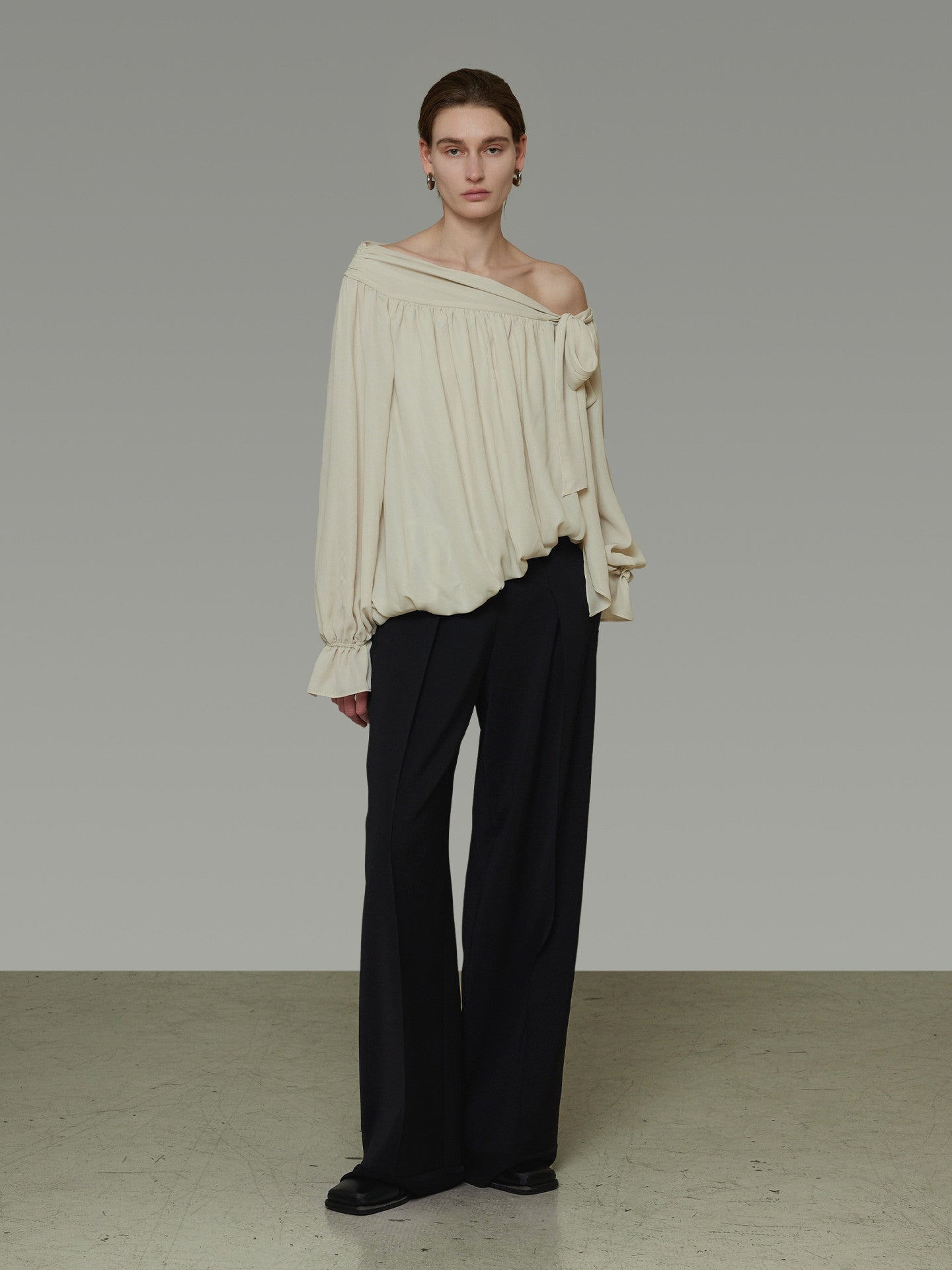 Off-Shoulder Ribbon Top UNS0045