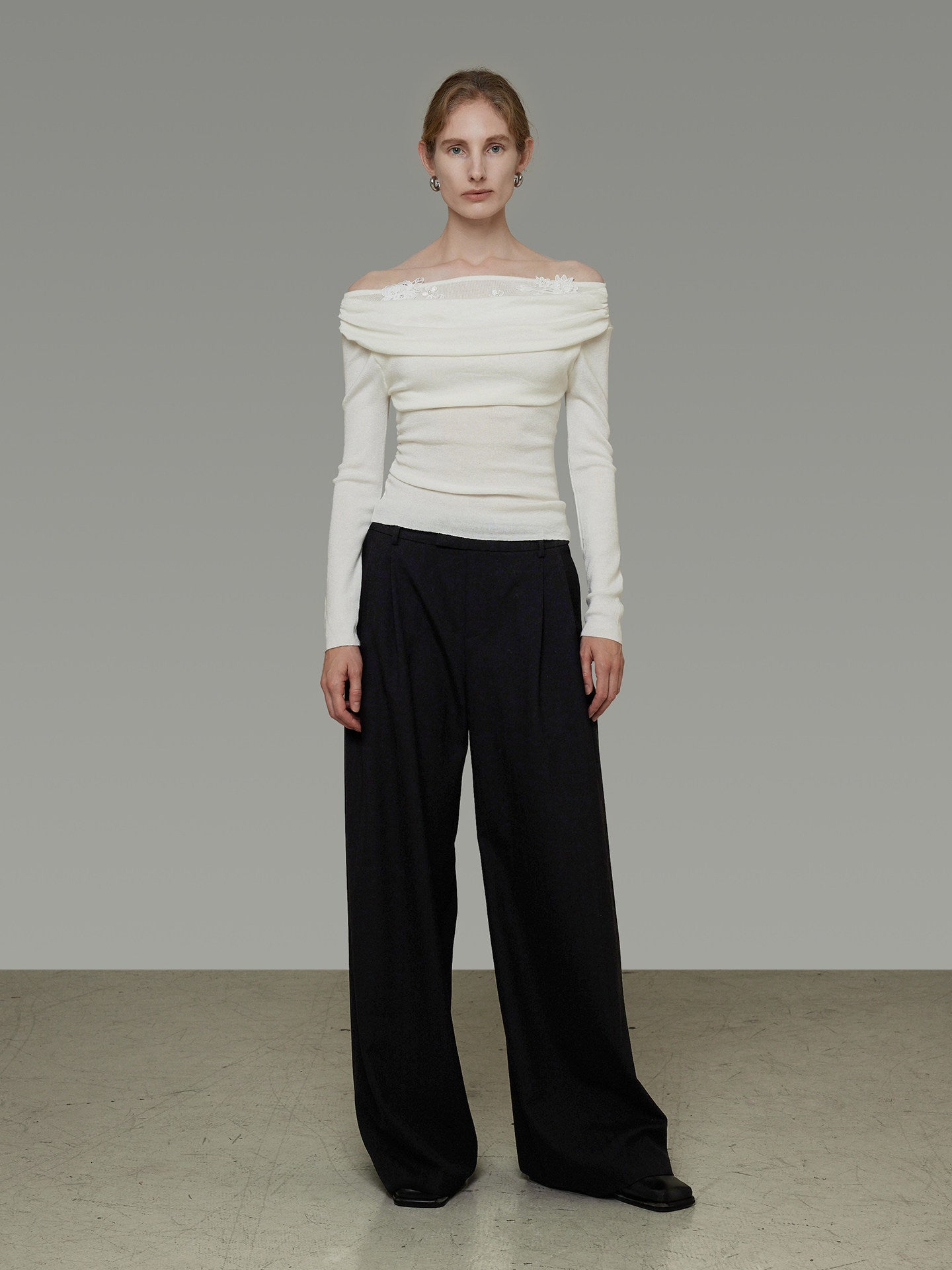 Off-Shoulder Base Top UNS0035