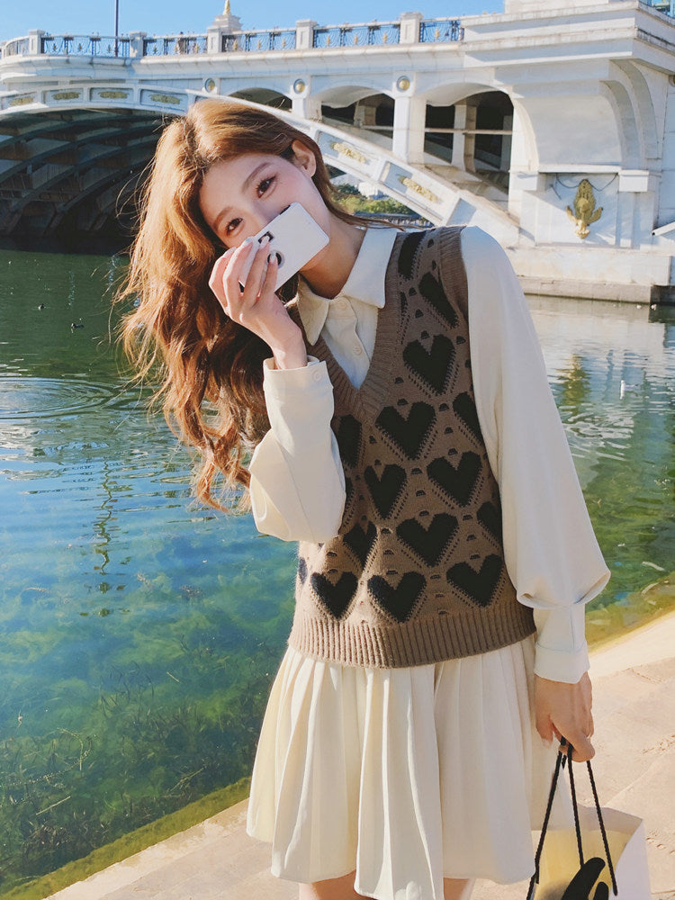 V-neck Heart Vest / Flare Mini Skirt QAZ0028