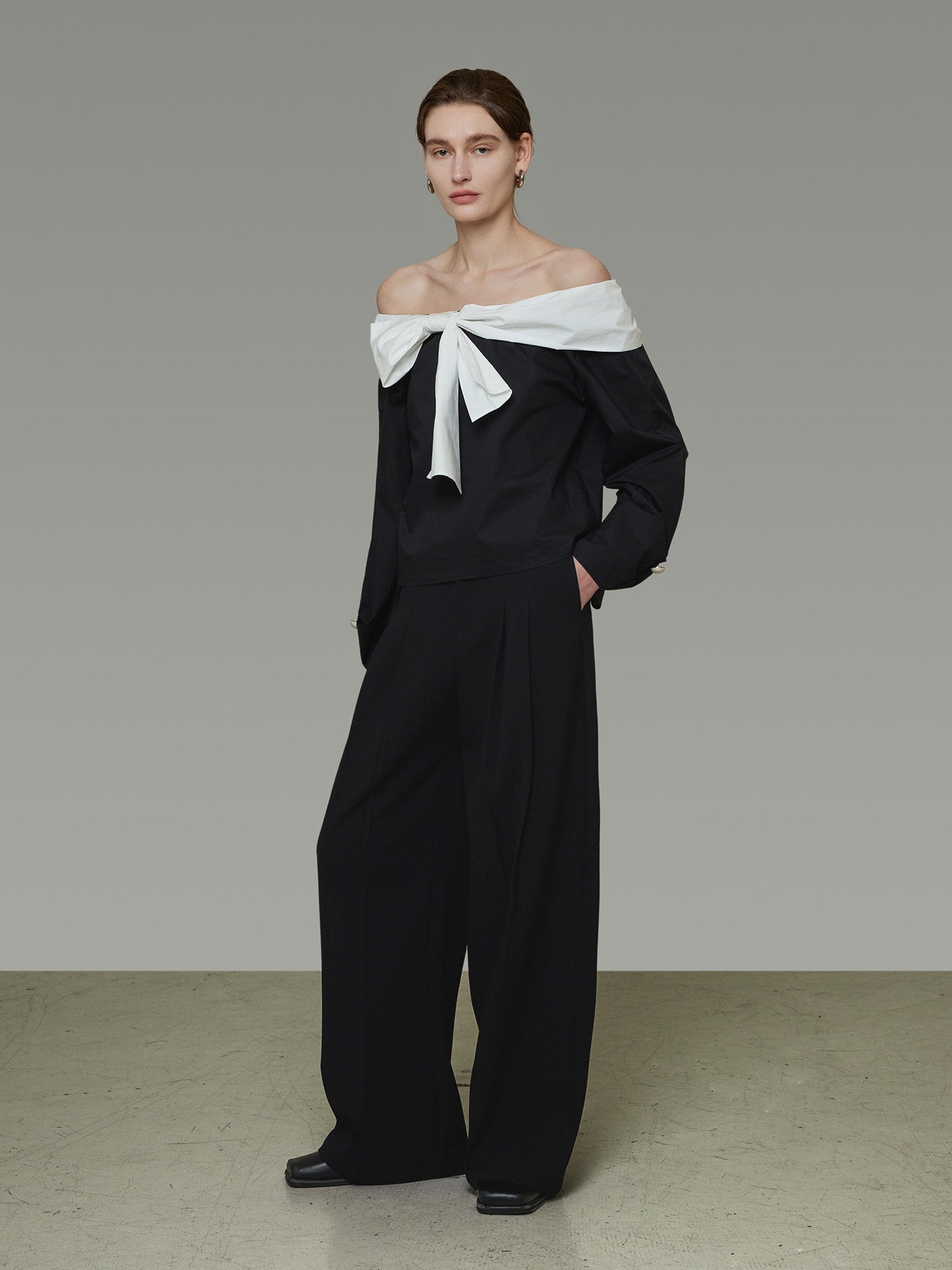 Bow Off-Shoulder Shirt UNS0052