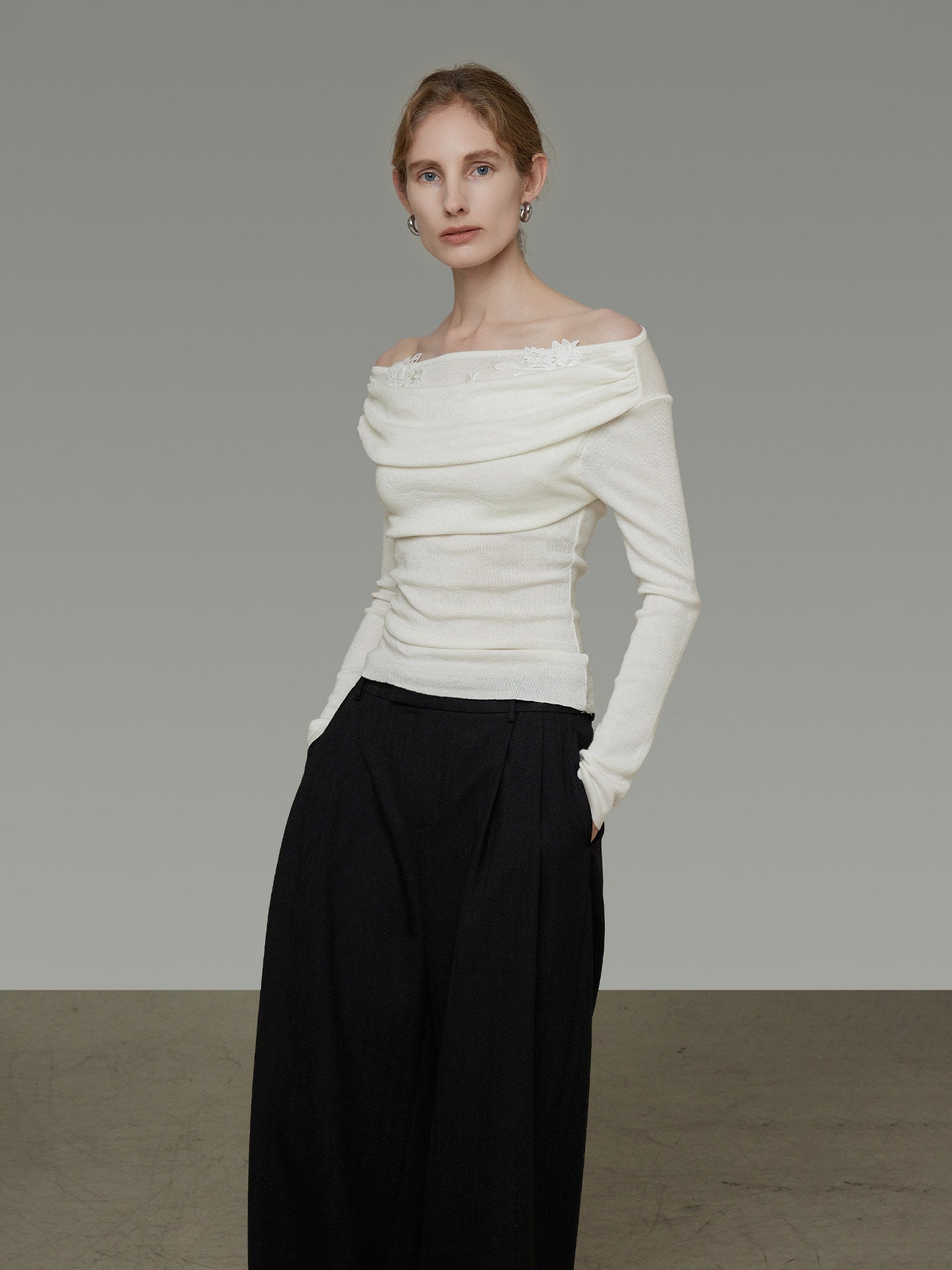 Off-Shoulder Base Top UNS0035