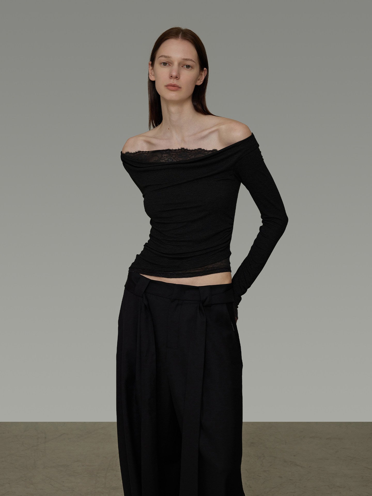 Off-Shoulder Knit Top UNS0018