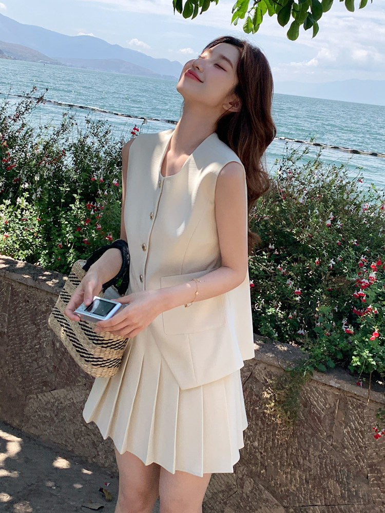 Round Neck Vest / Pleated Skirt QAZ0096