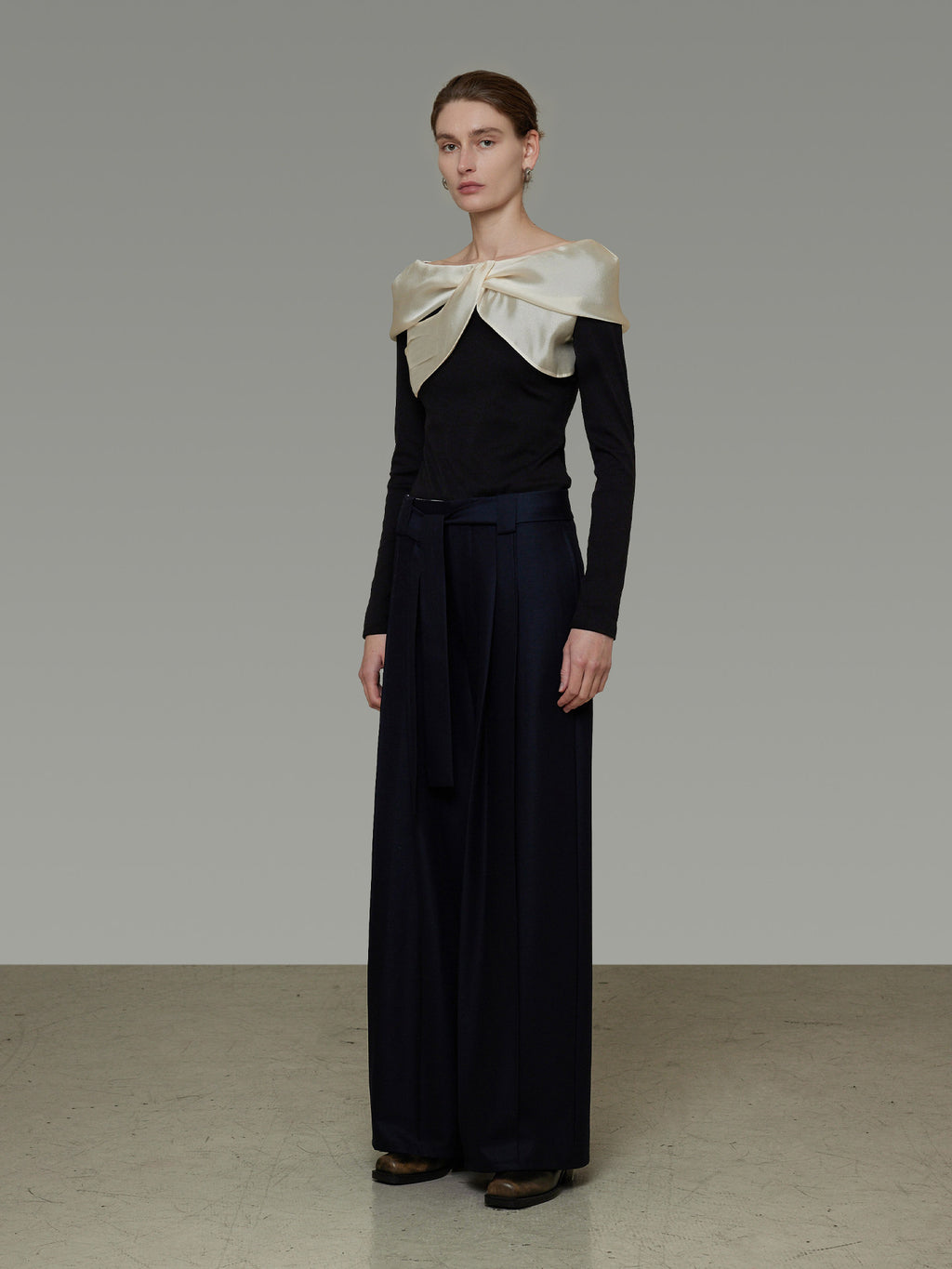 Ribbon Collar Elegant Top UNS0012