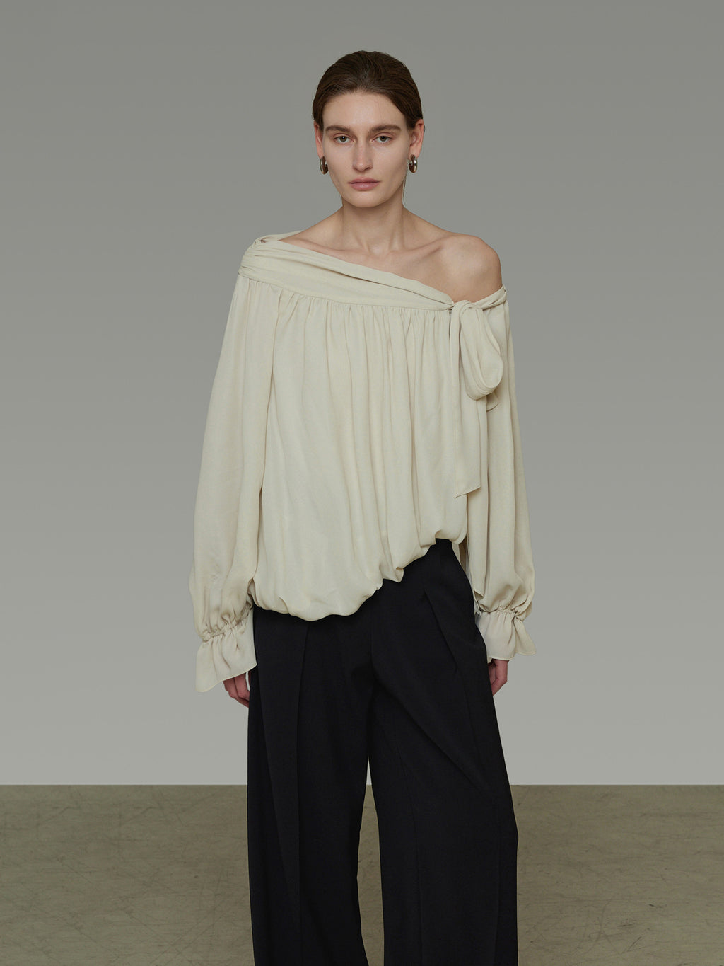 Off-Shoulder Ribbon Top UNS0045