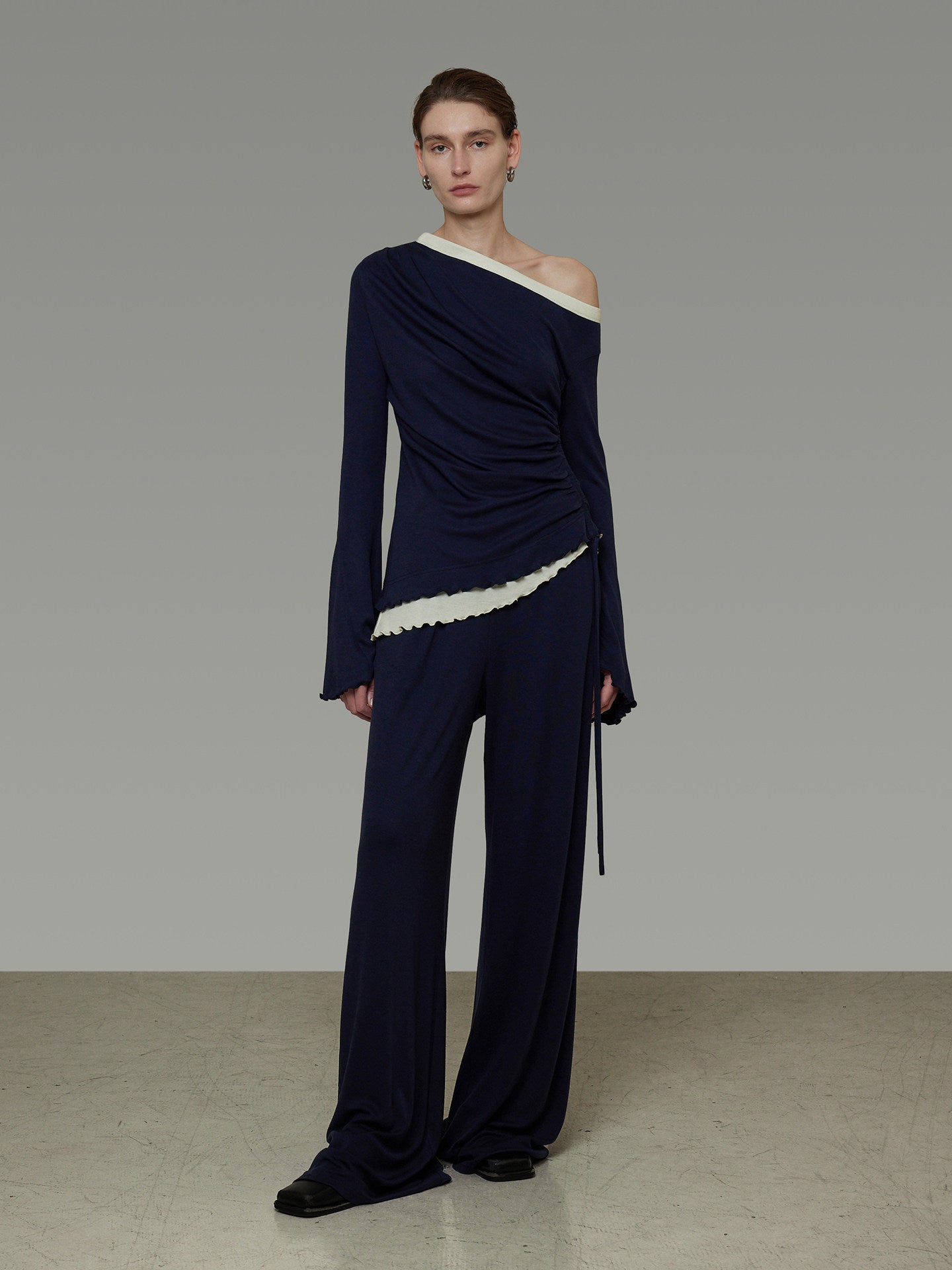 One-Shoulder Knit Top / Casual Pants / Draped Skirt UNS0023