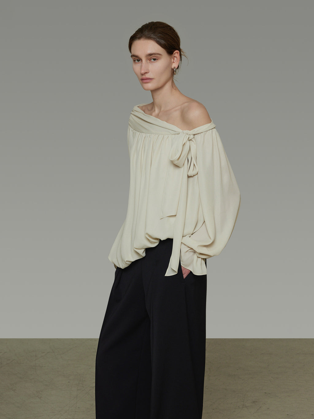 Off-Shoulder Ribbon Top UNS0045