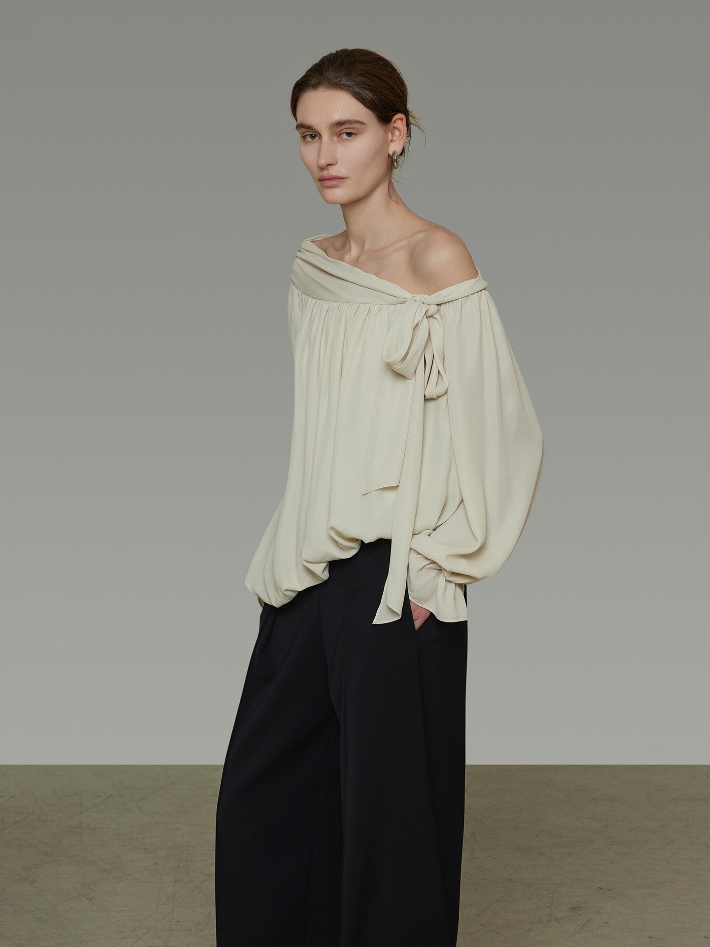 Off-Shoulder Ribbon Top UNS0045