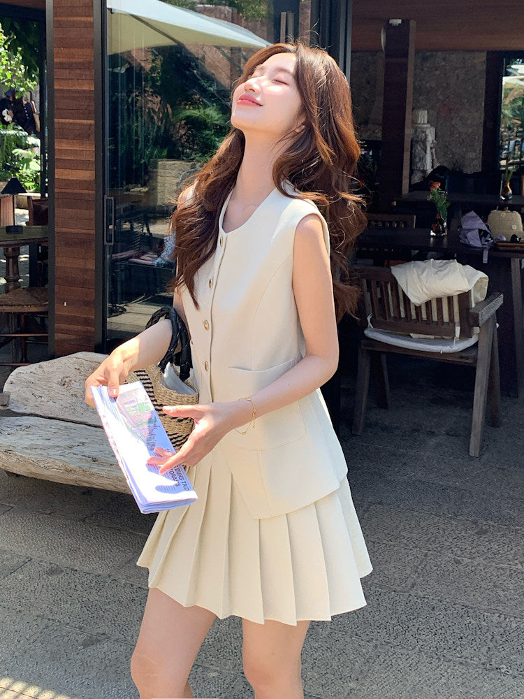 Round Neck Vest / Pleated Skirt QAZ0096